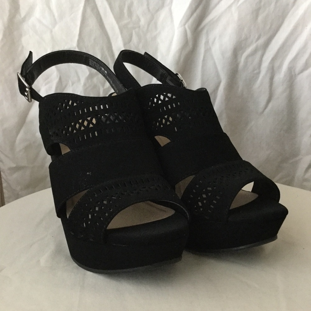 Black Wedges